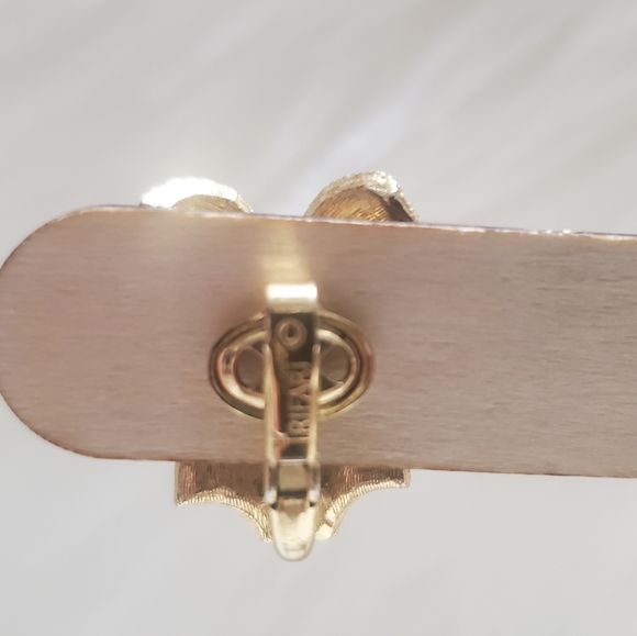 Gold Crowned Trifari Clip-on Bow  Earrings - Picture 3 of 6